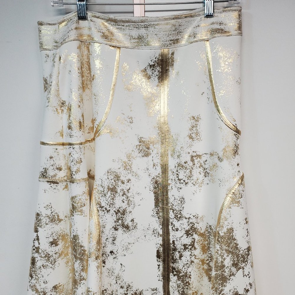 carlucci dressy knee length skirt with stunning gold detail